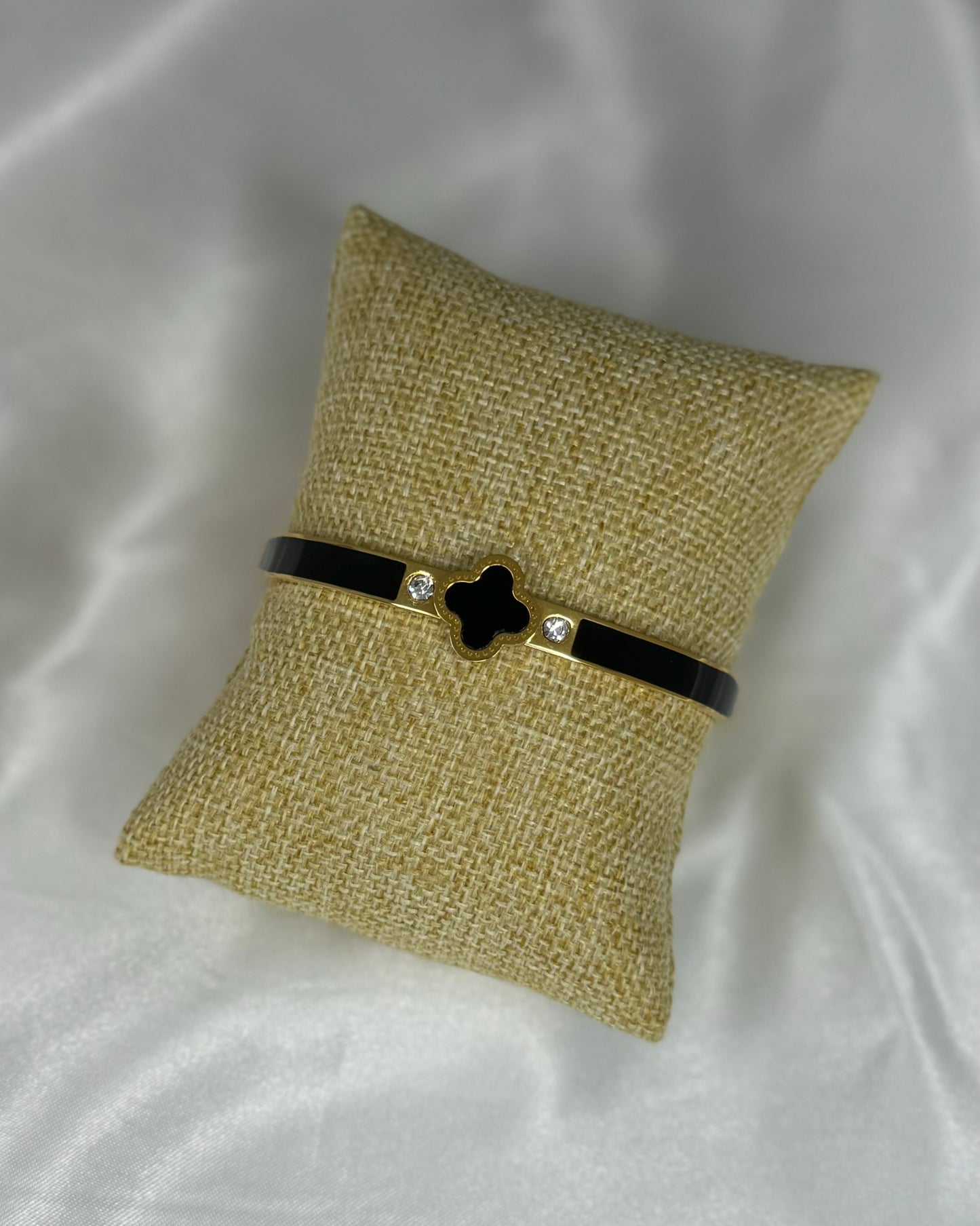 Clover bangle