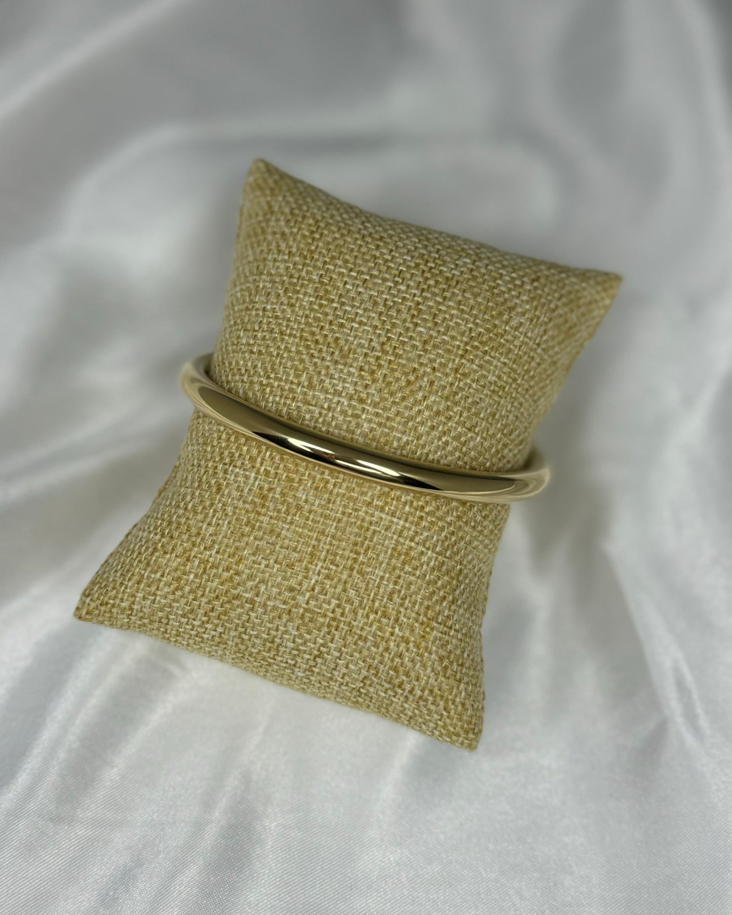 Simple bangle