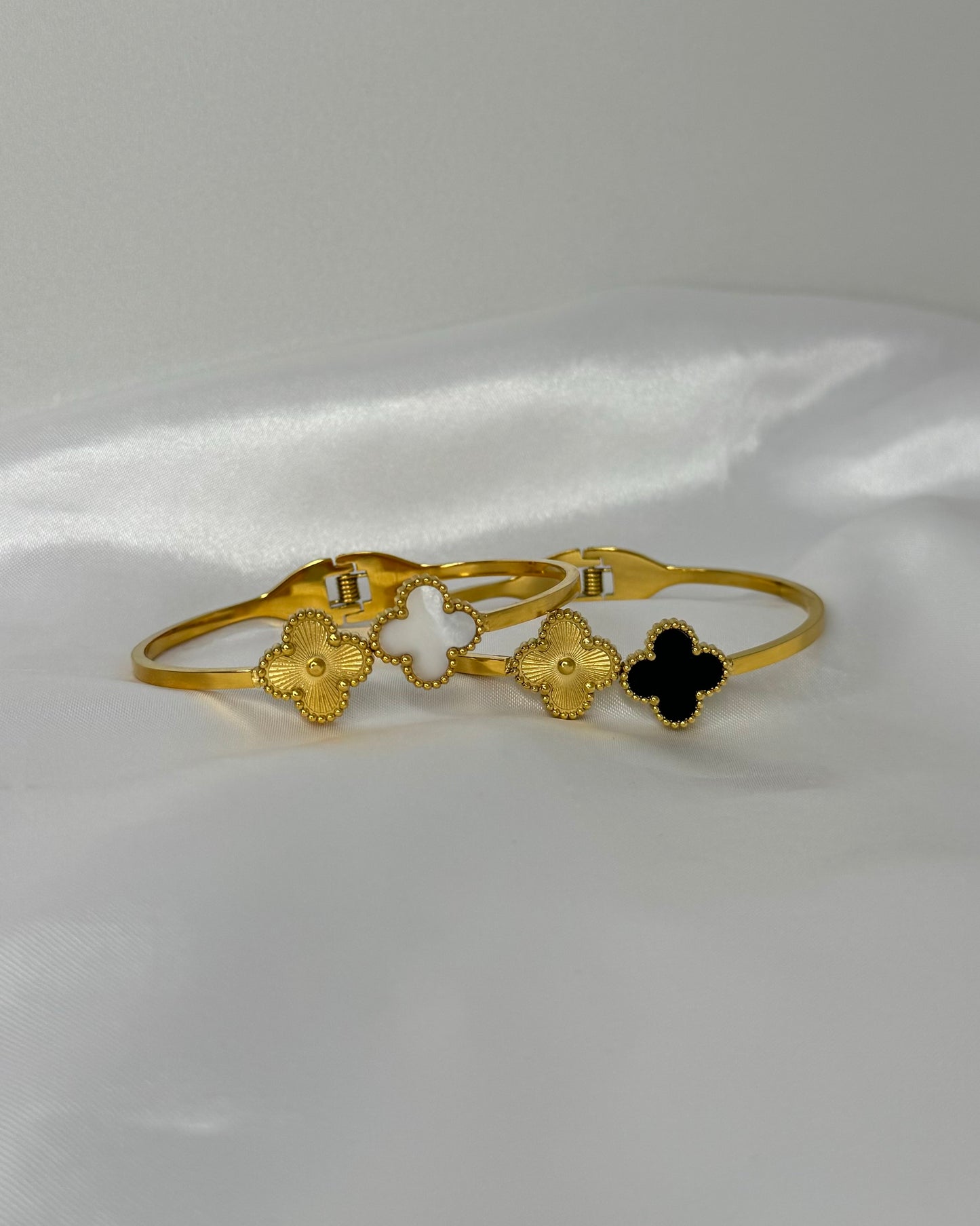 Clover bangle