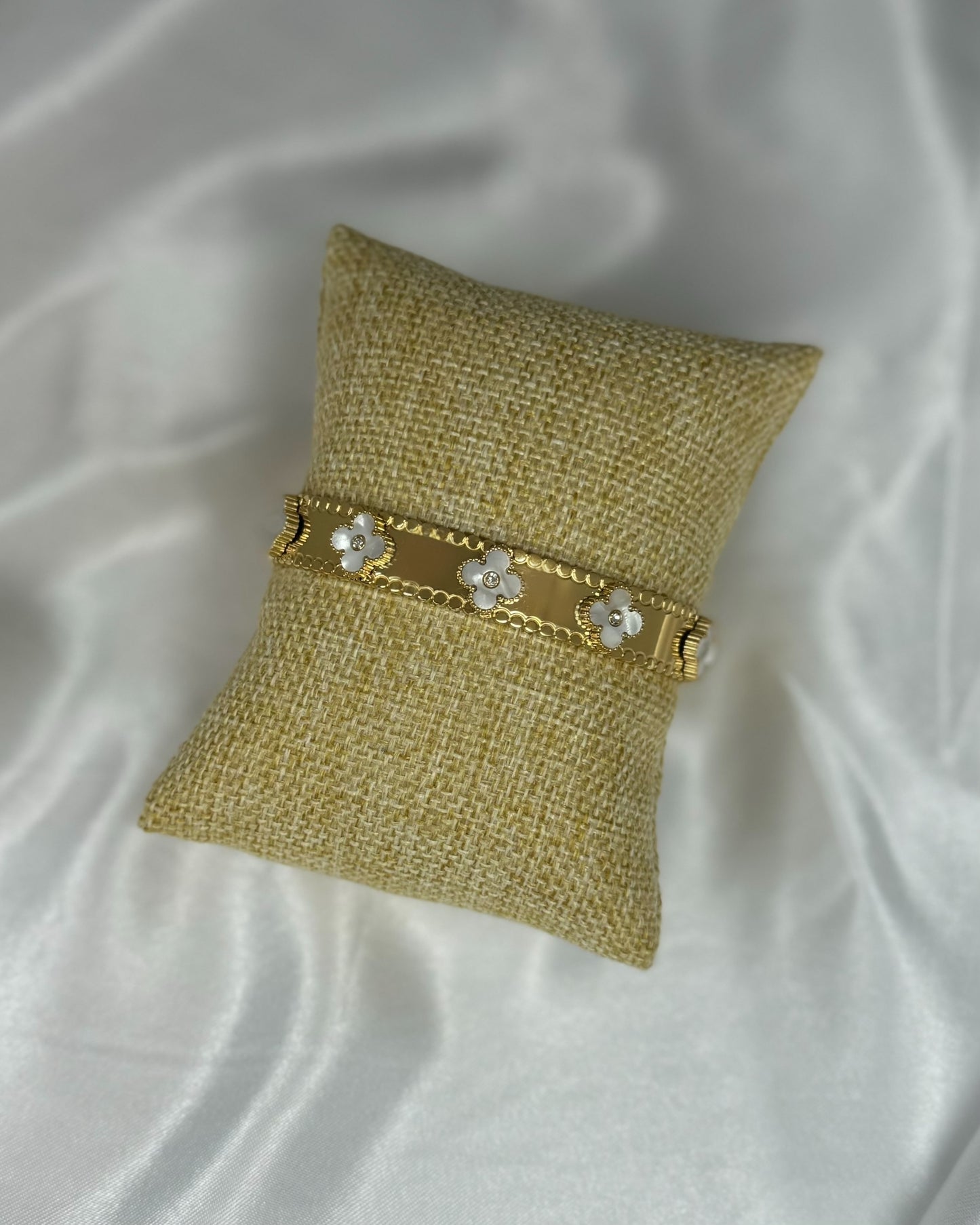 Clover bangle