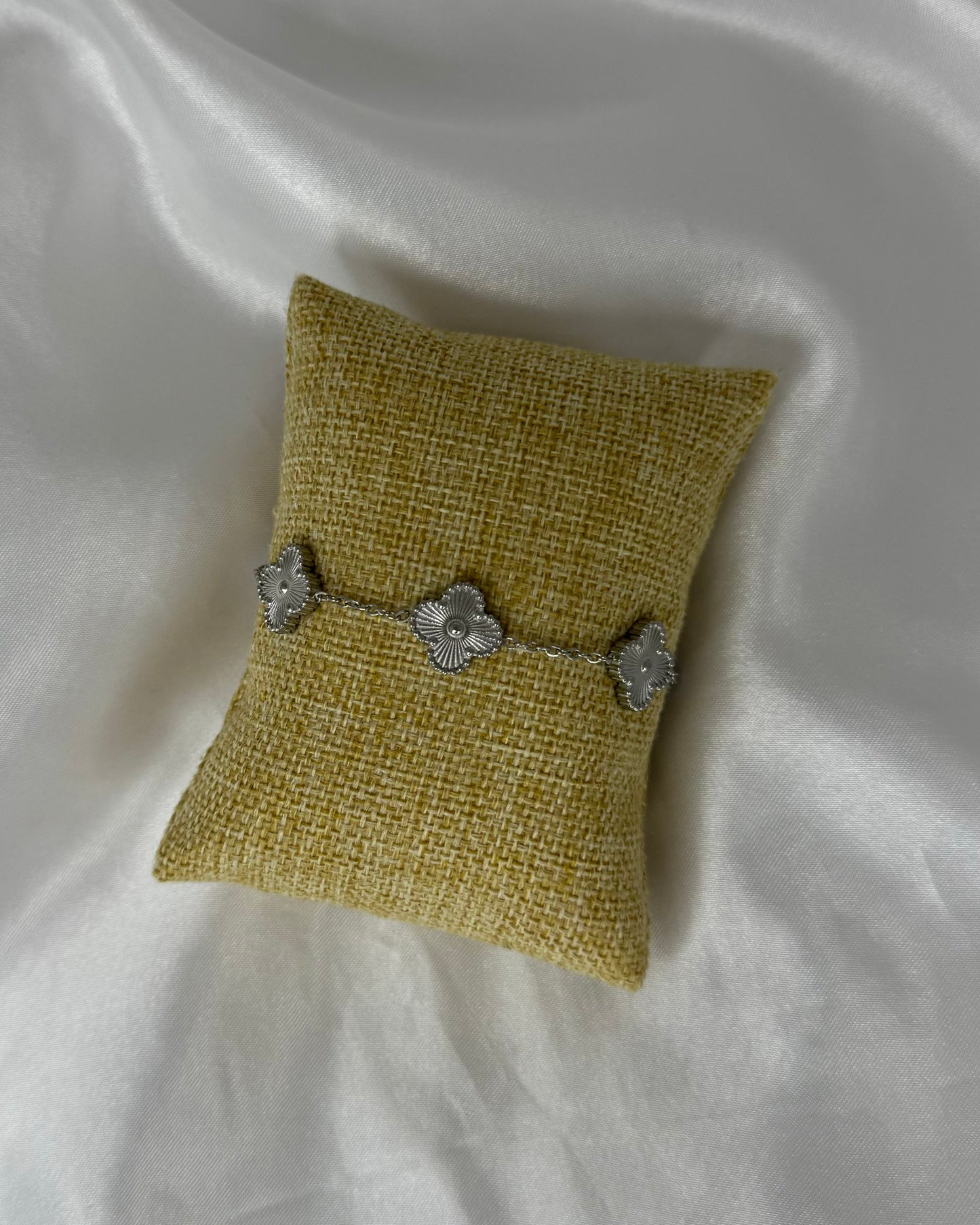 Clover bracelet