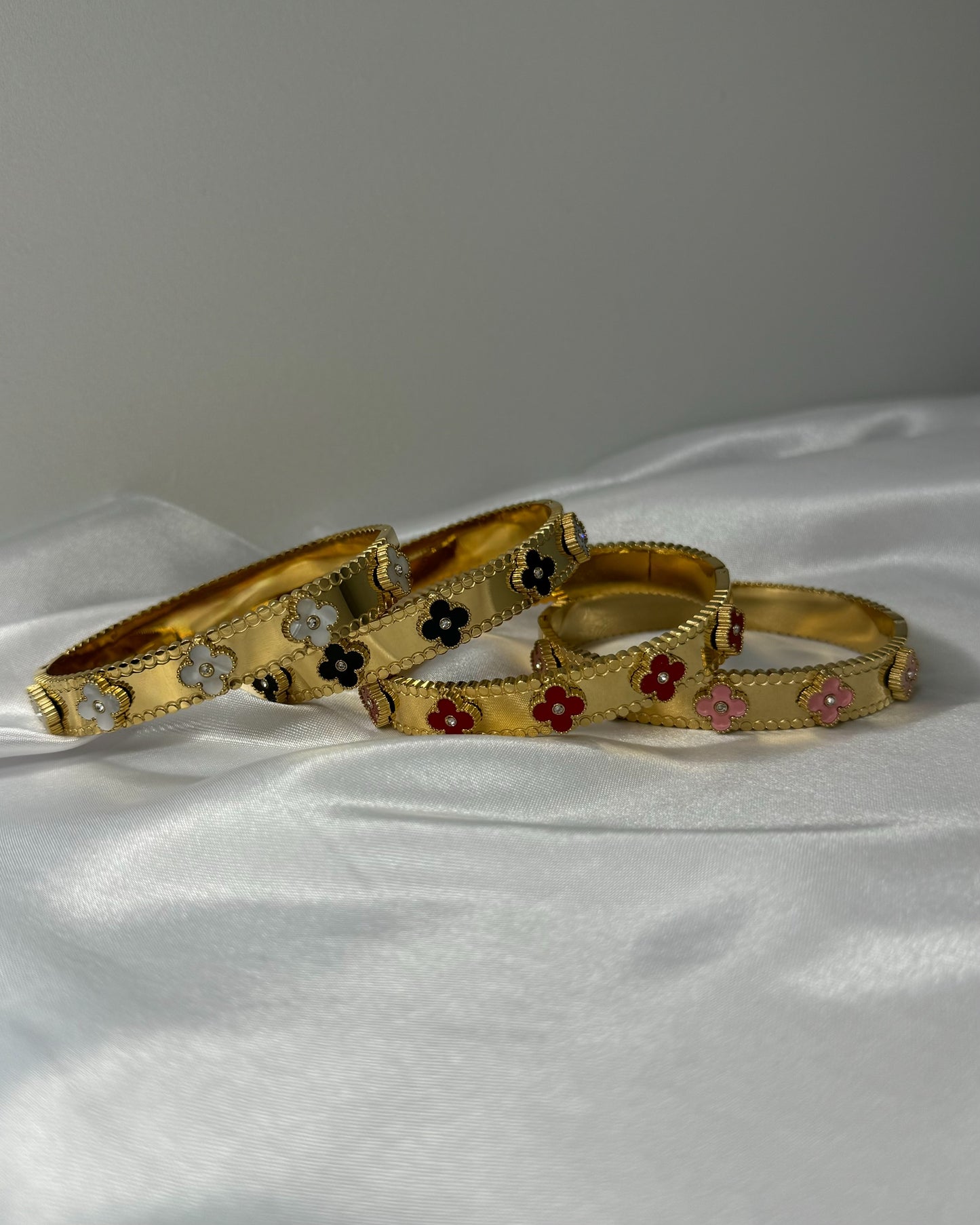 Clover bangle