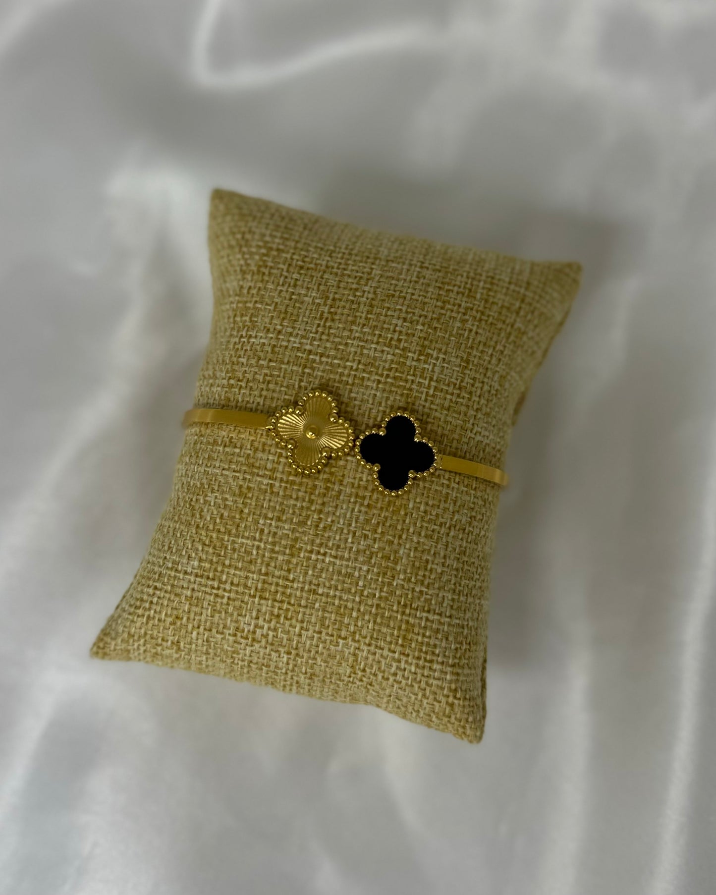 Clover bangle