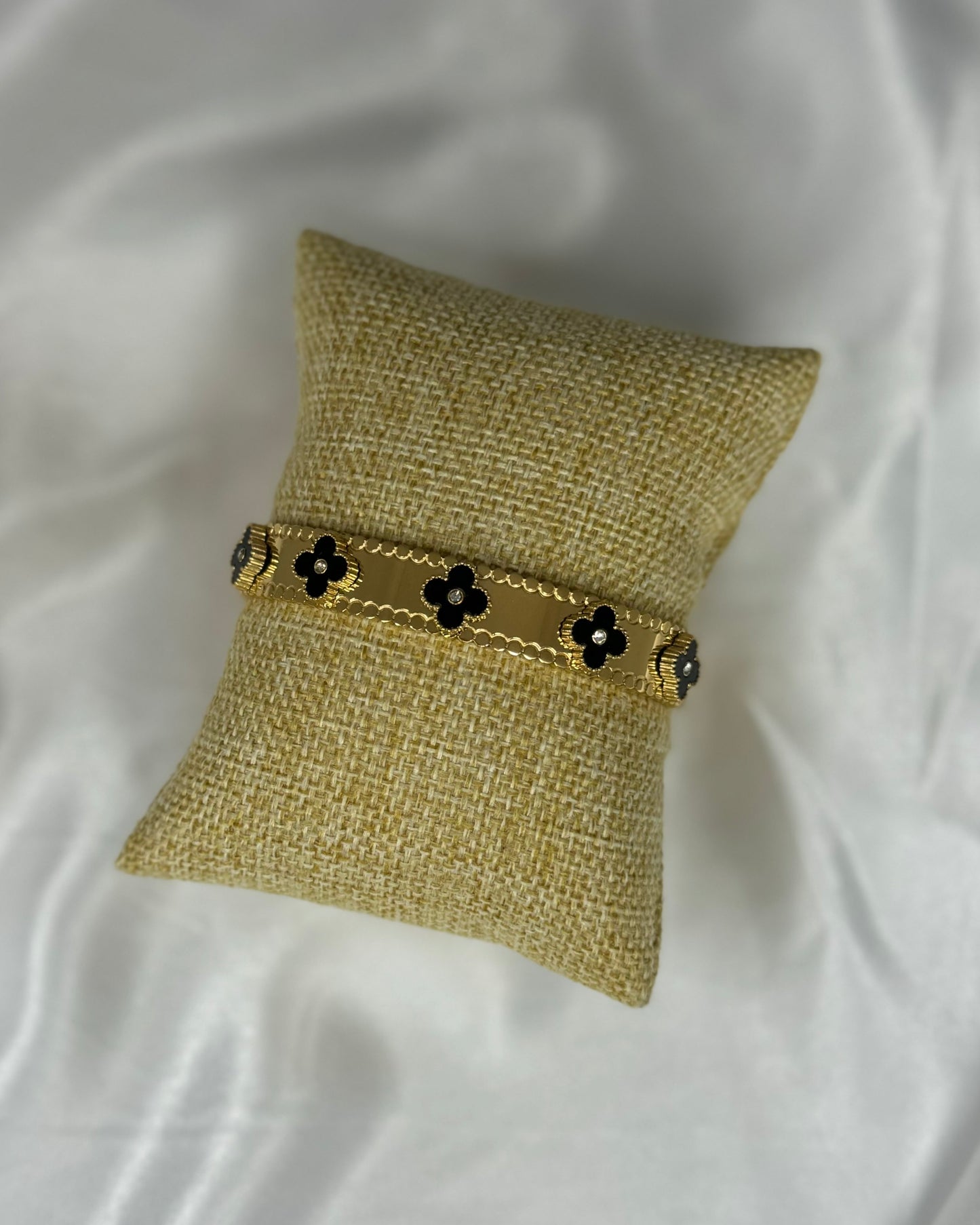 Clover bangle