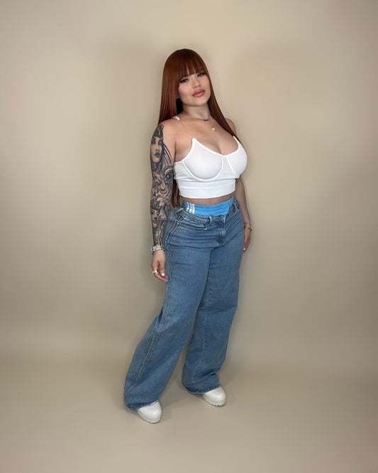White dynamic top