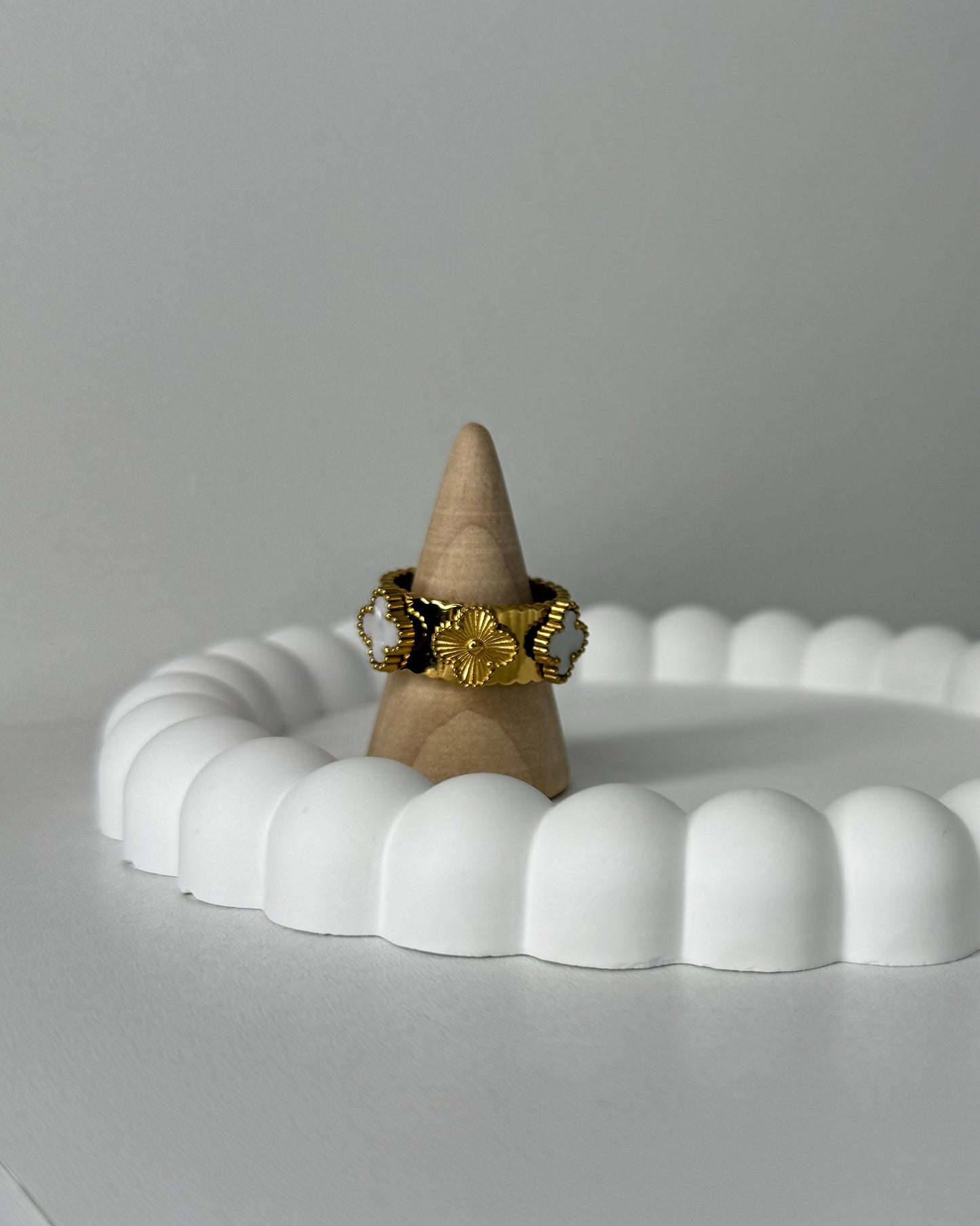 Clover ring
