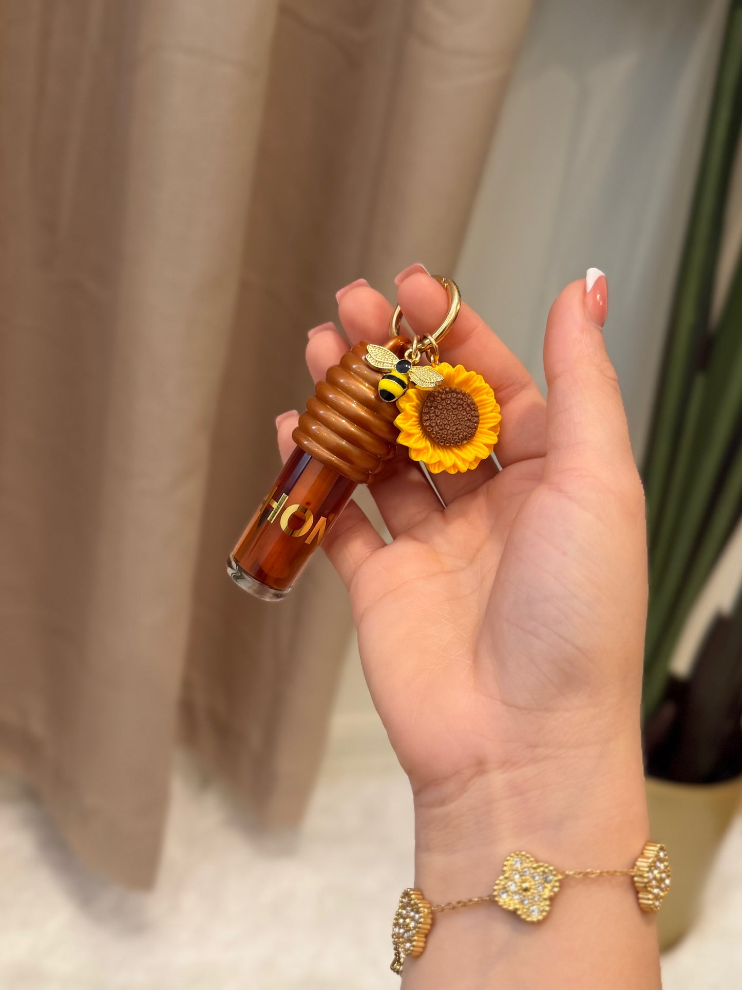 Honey chain lip oil