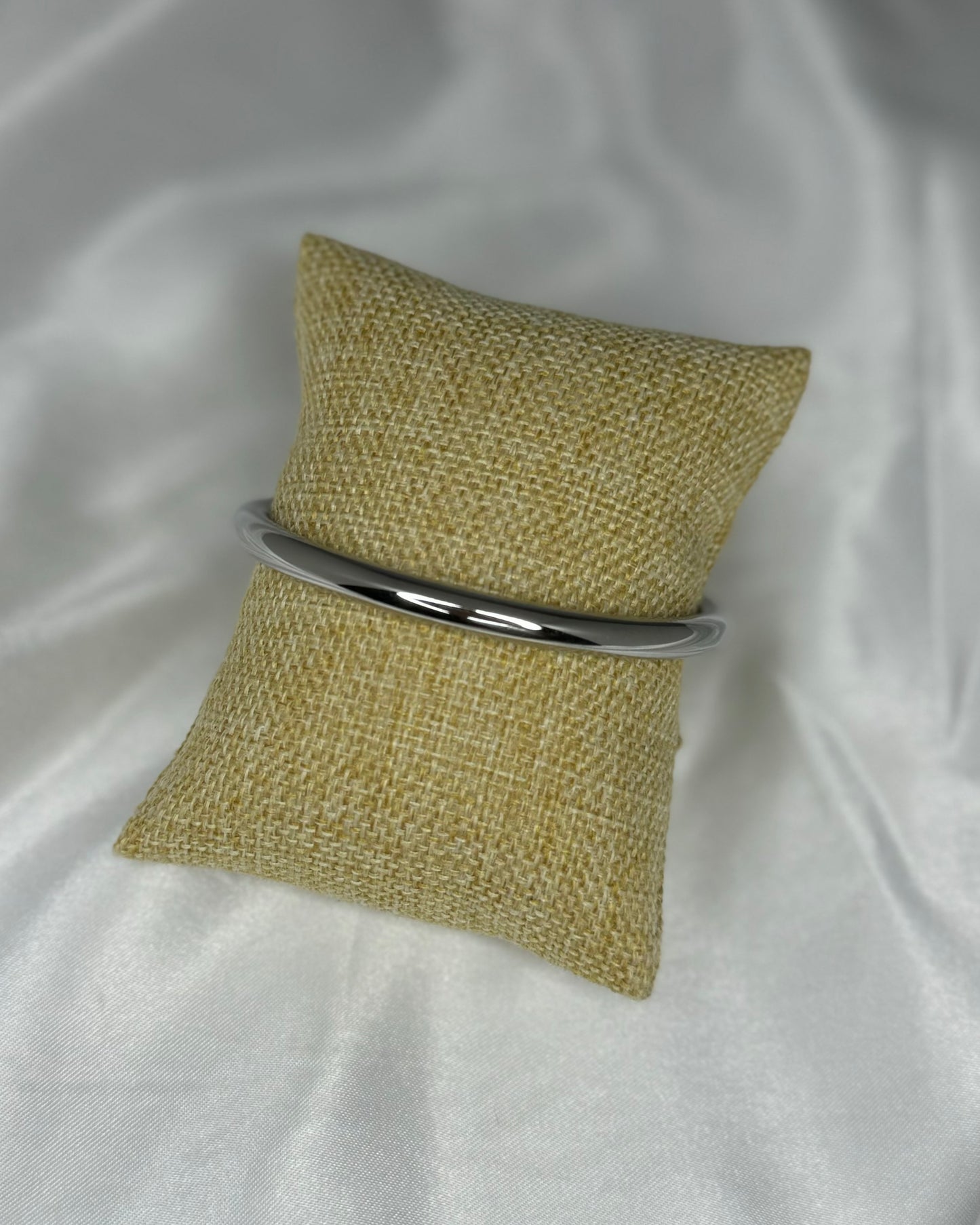 Simple bangle