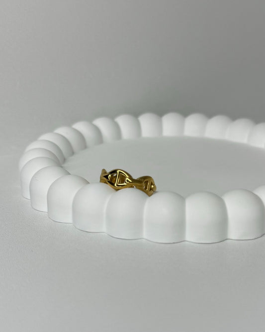 GG style ring