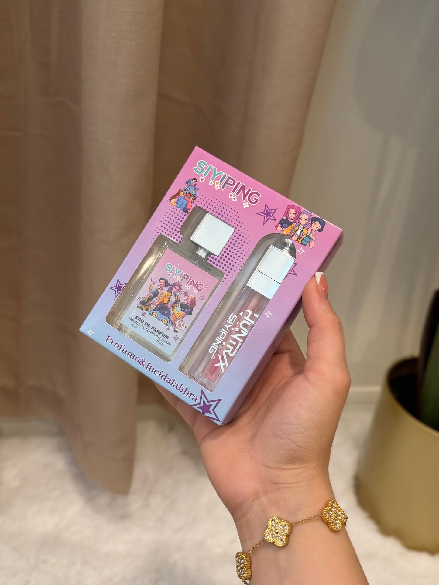 Lip gloss & perfume kit