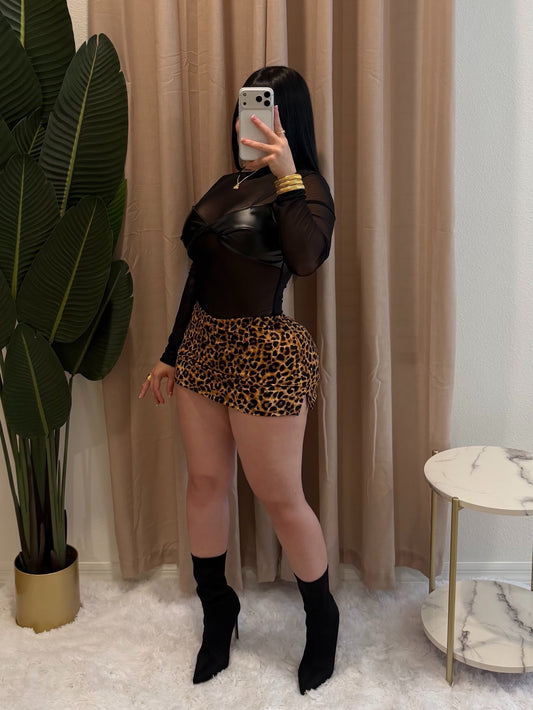 Leo mini skirt