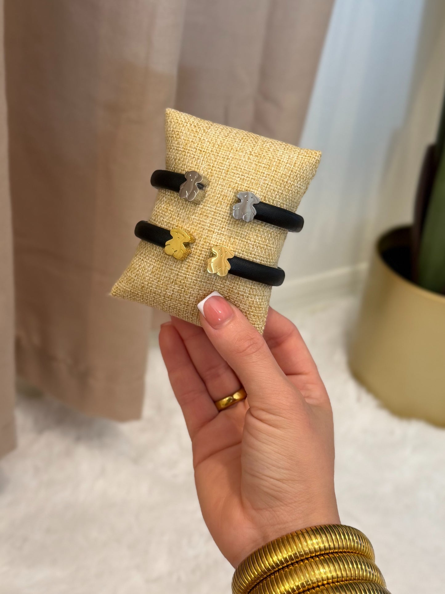 T*us bangle